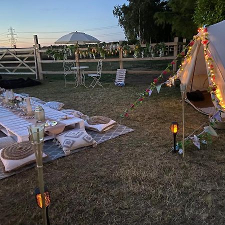 Country Bumpkins Luxury Glamping Hotel Wellingore ภายนอก รูปภาพ