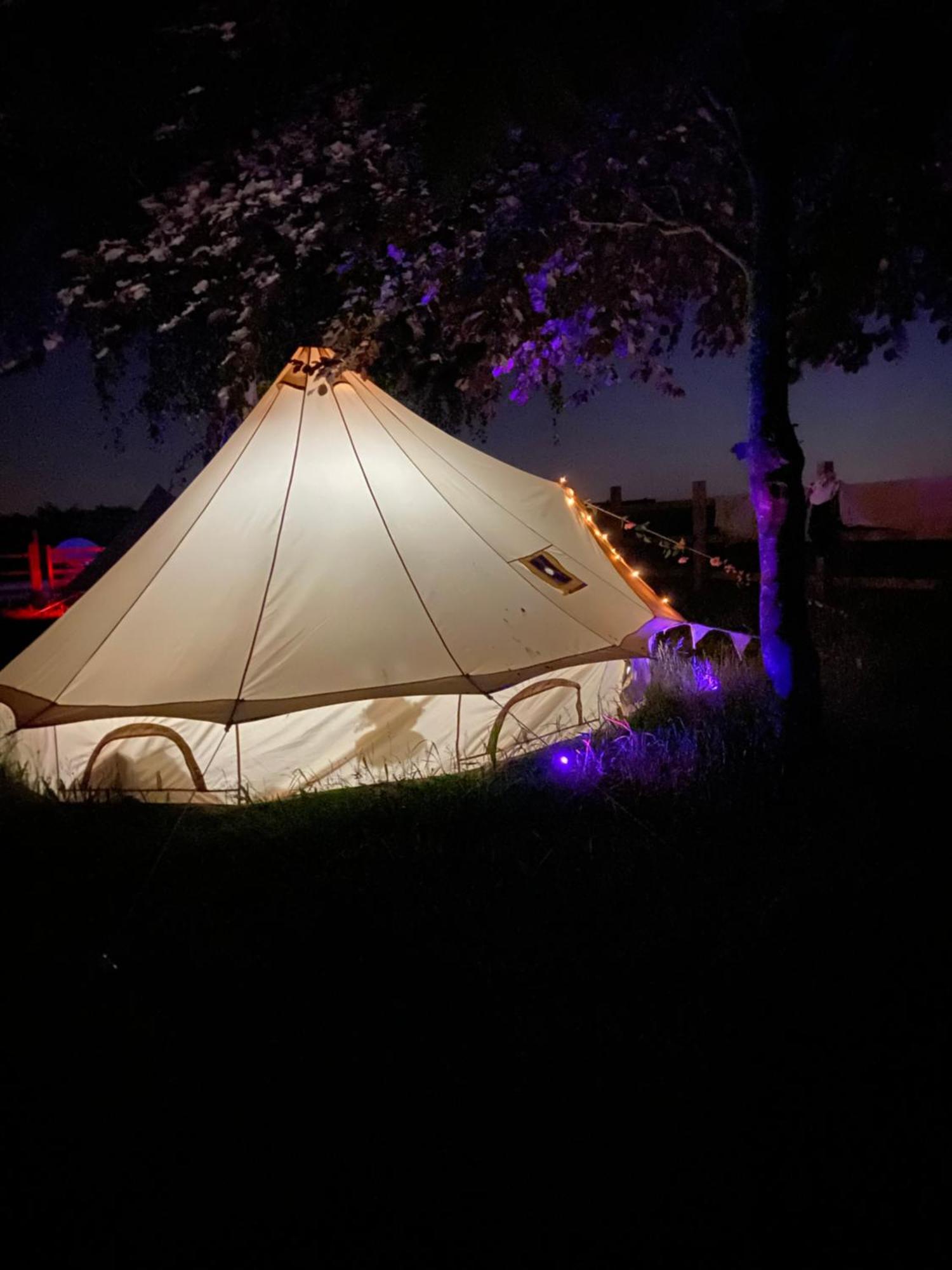Country Bumpkins Luxury Glamping Hotel Wellingore ภายนอก รูปภาพ